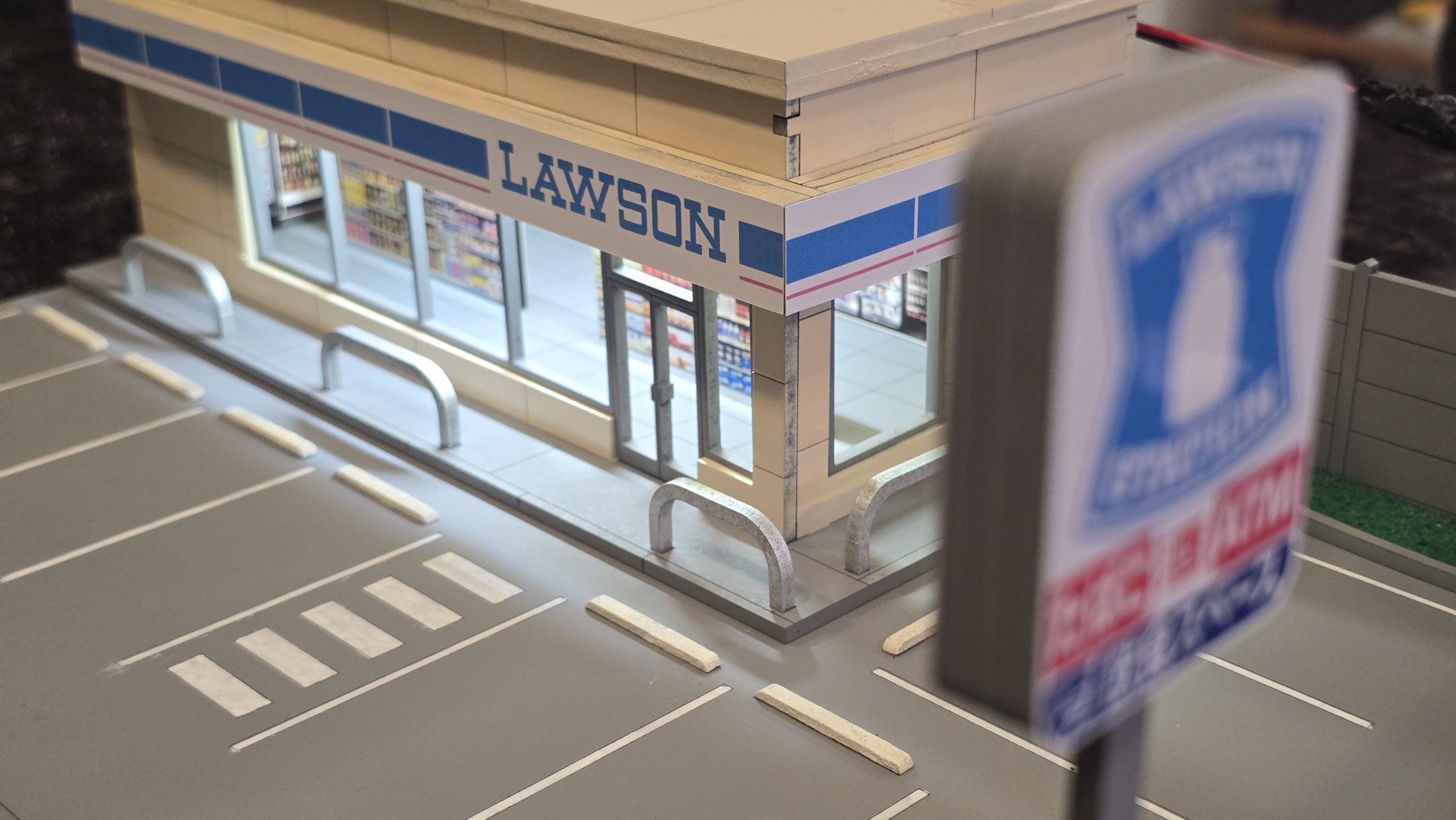 Diorama 7 Eleven Family Mart Lawson Japão 1:64 | Expositor Loja de Conveniência para Hot Wheels e Miniaturas MDF - Imagem 7