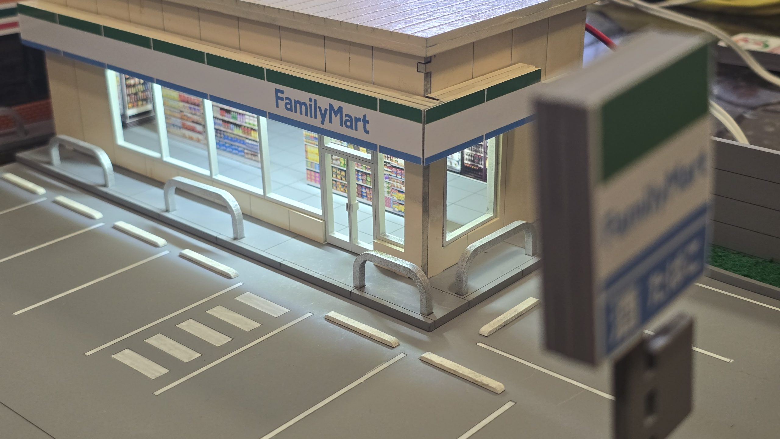 Diorama 7 Eleven Family Mart Lawson Japão 1:64 | Expositor Loja de Conveniência para Hot Wheels e Miniaturas MDF - Imagem 8